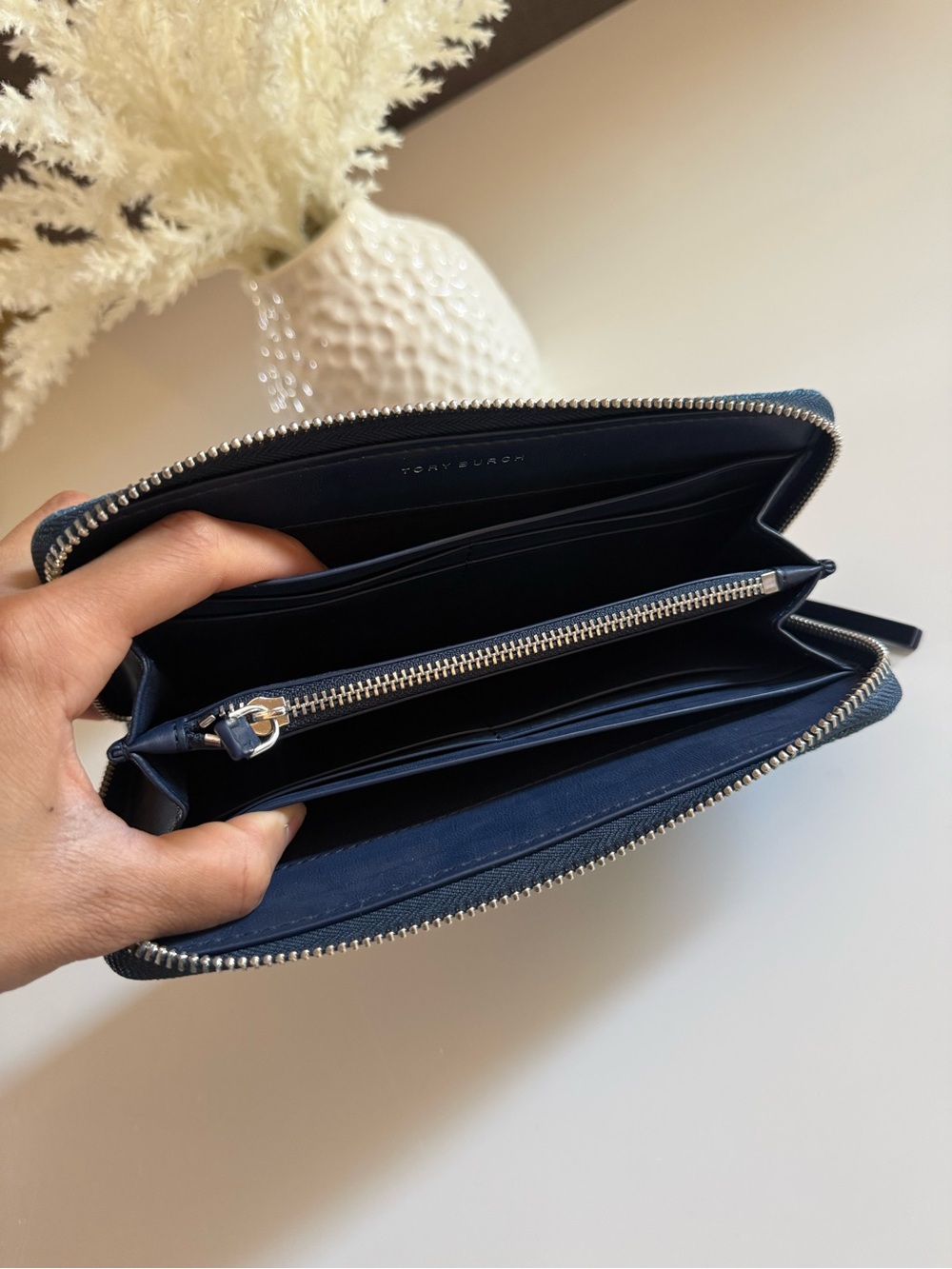 NWT , authentic tory burch denim jeans blue wallet $260 - Picture 8 of 10